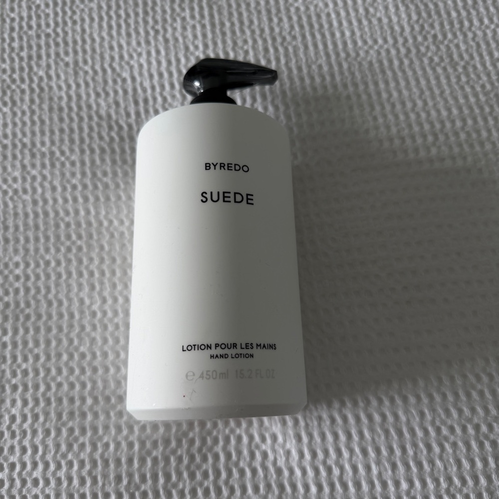 Byredo Suede Hand Lotion in White with Black Pump